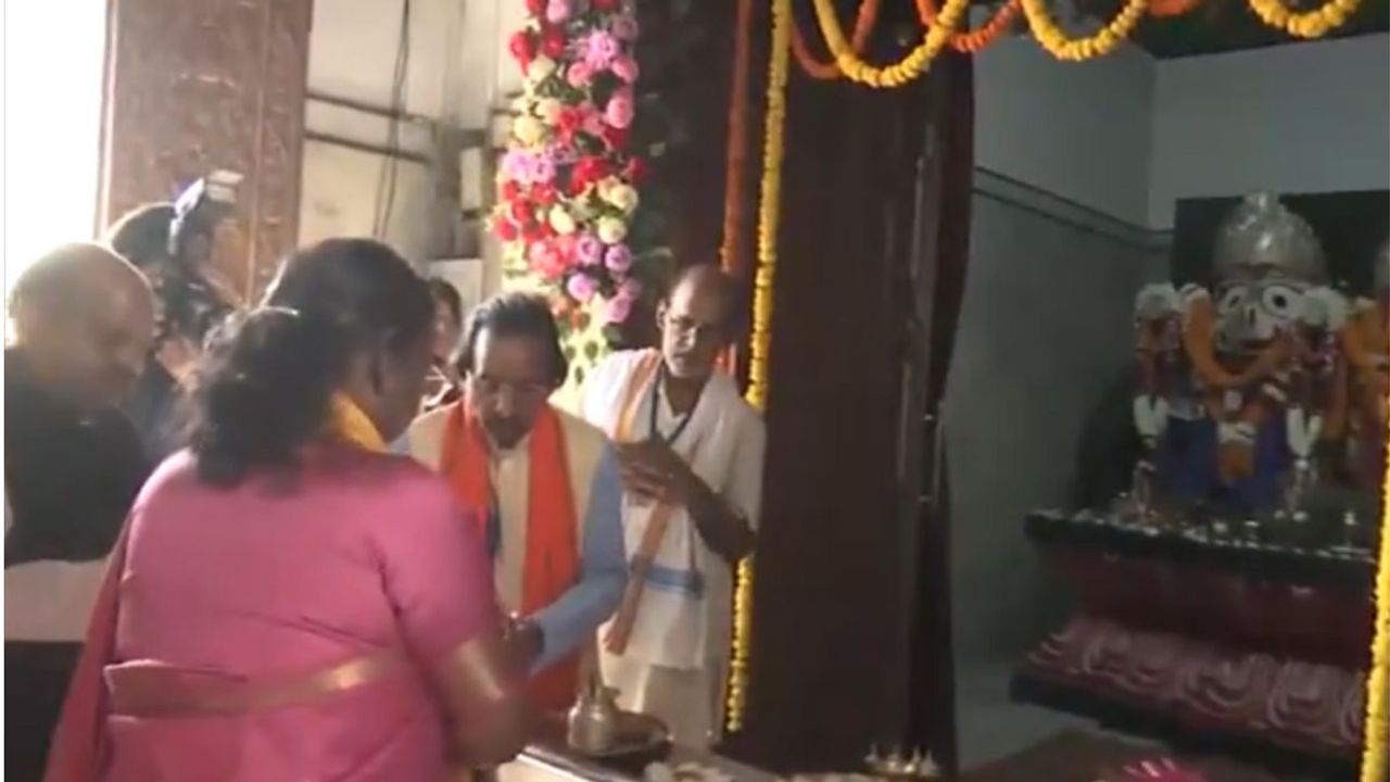President Murmu offers prayers at Lord Jagannath temple in Raipur