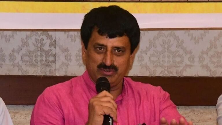 Yogeeshwara quits BJP, to join Cong; likely to get Channapatana by-poll ticket