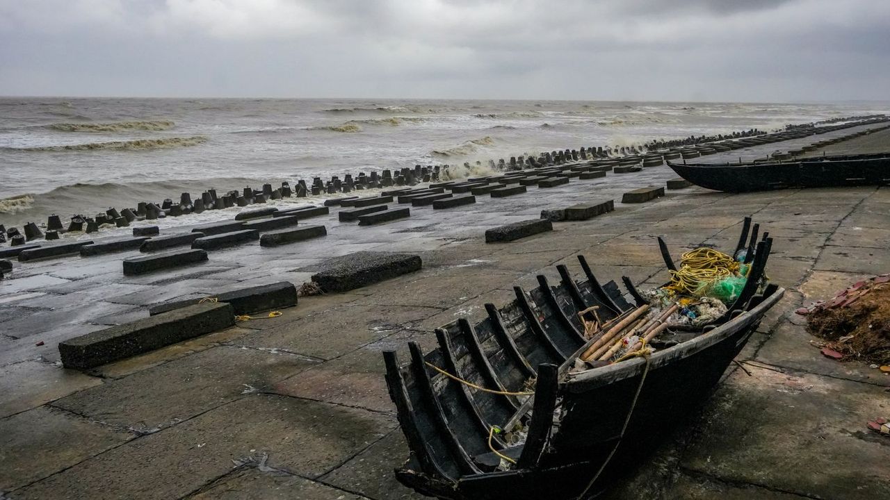 Cyclone Dana spares Odisha, Bengal of major damage,  brings heavy rains