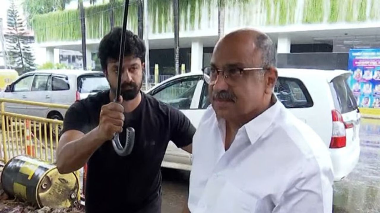 Actor Sidhique questioned by Special Investigation Team over rape allegations