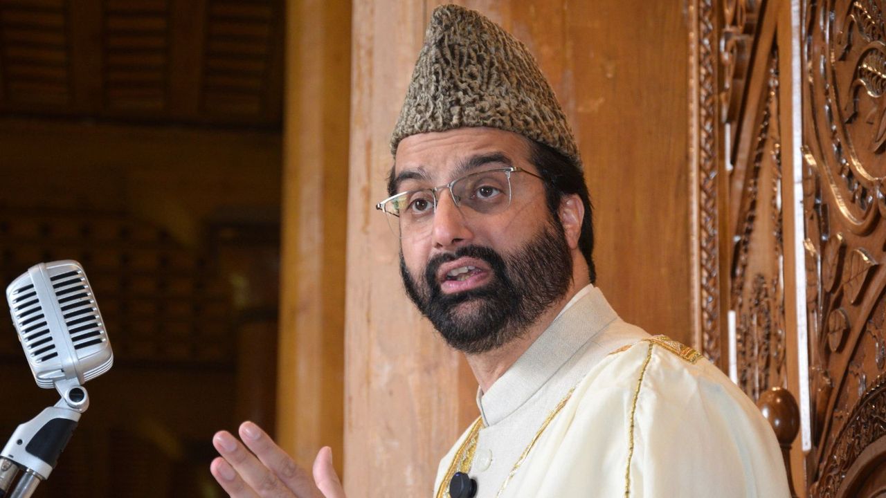 Ready to engage with Centre to resolve Kashmir issue: Hurriyat chief Mirwaiz Umar Farooq