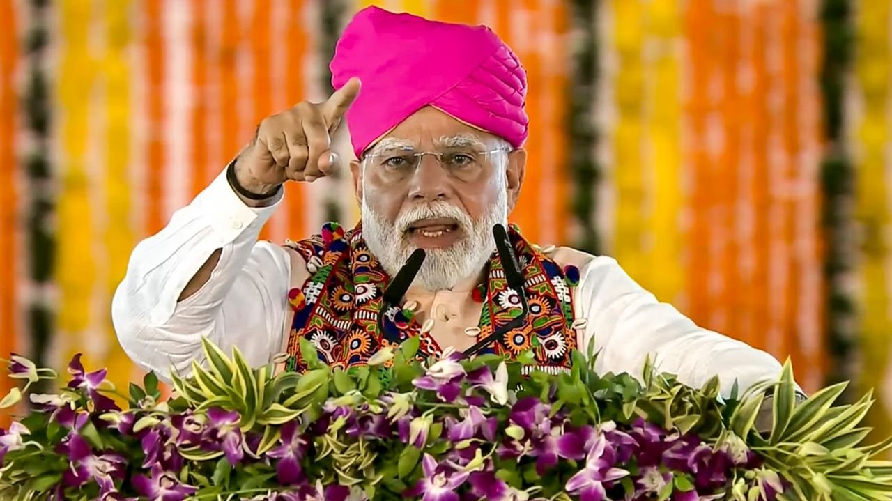 Congress being run by gang of urban Naxals, alleges PM Modi