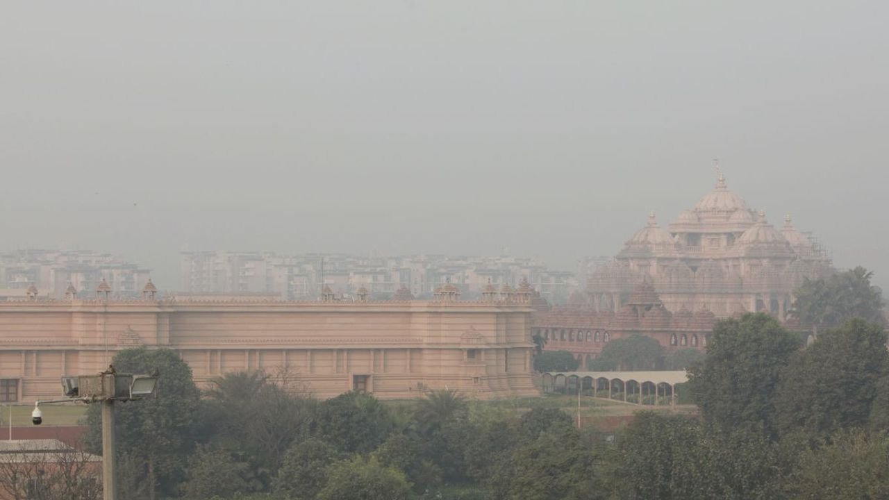 Delhi air ‘very poor’ all across on Diwali morning