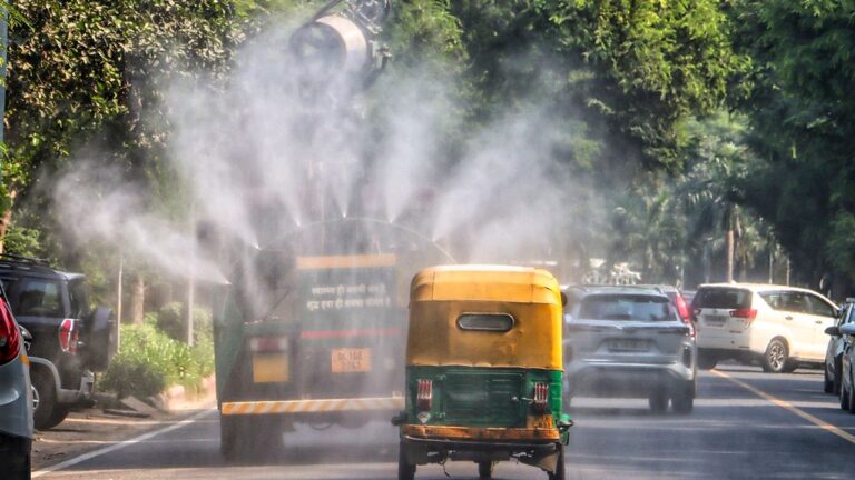 Air quality in Delhi remains in poor category, smog shrouds city in morning hours