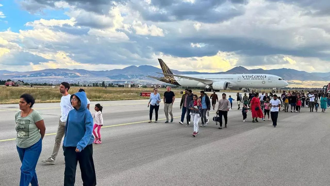 Vistara Frankfurt-Mumbai flight makes emergency landing after bomb threat