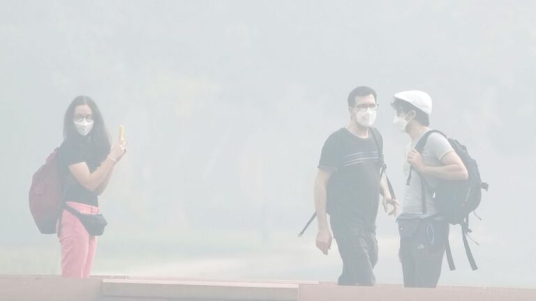 Delhi's air quality 'very poor', minimum temperature 11.3 deg C