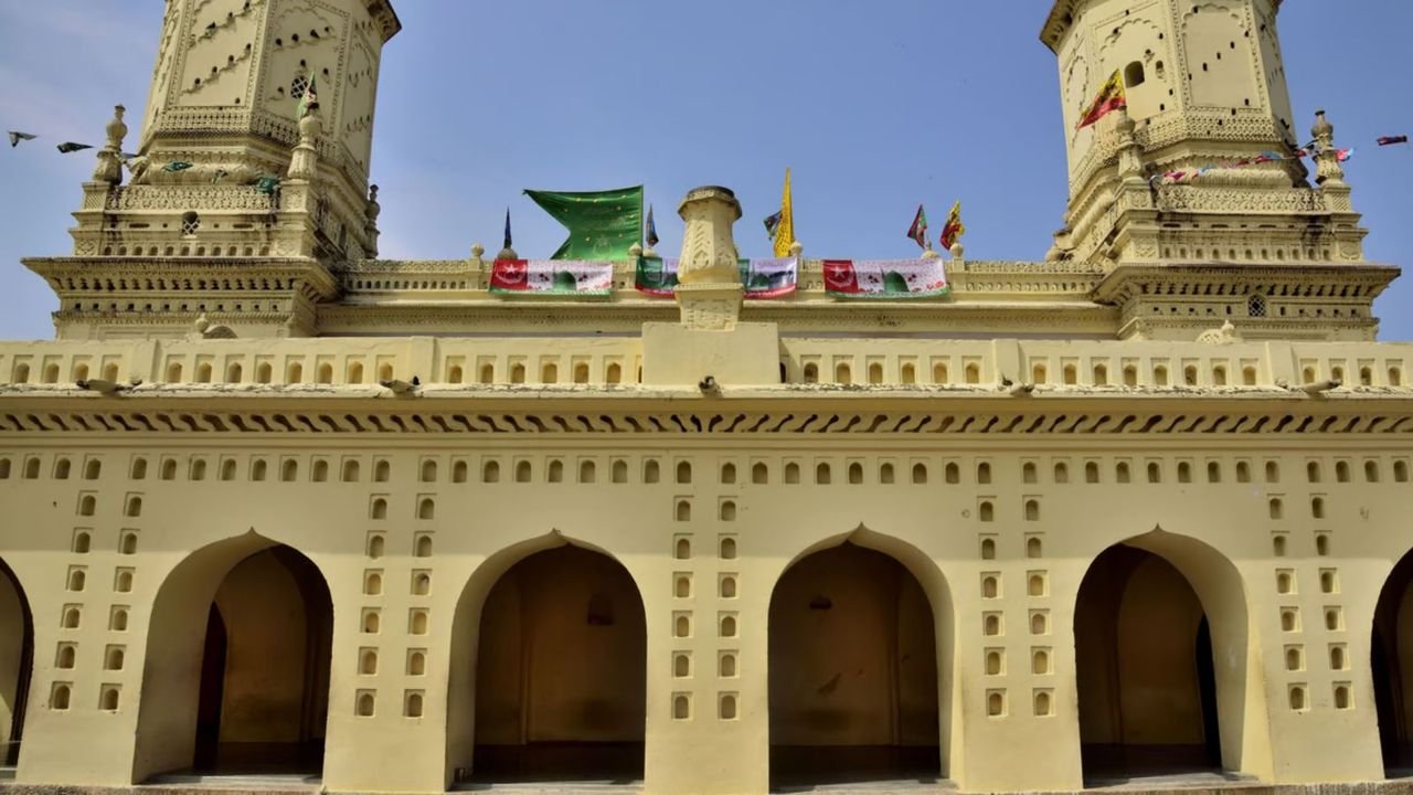 Centre requests HC to direct Karnataka govt to vacate madrasa in Srirangapatna Jama Masjid