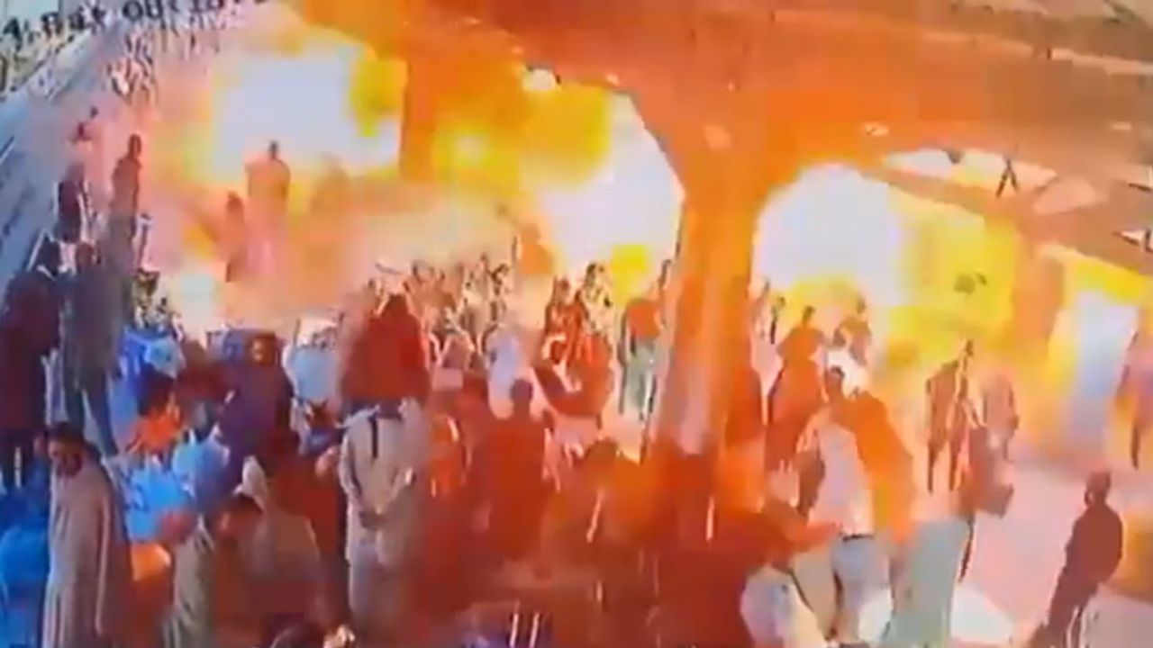 27 killed, 62 injured in suicide bombing at railway station in Pakistan