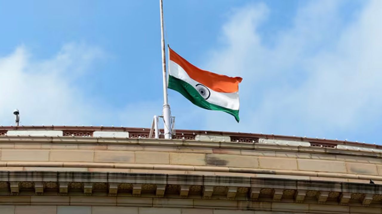 Manmohan Singh’s demise: National flag at half-mast during state mourning