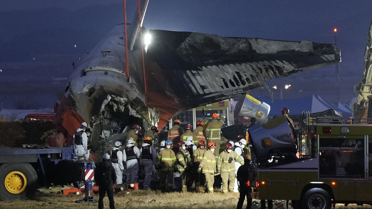 South Korean plane skids off the runway, killing at least 177