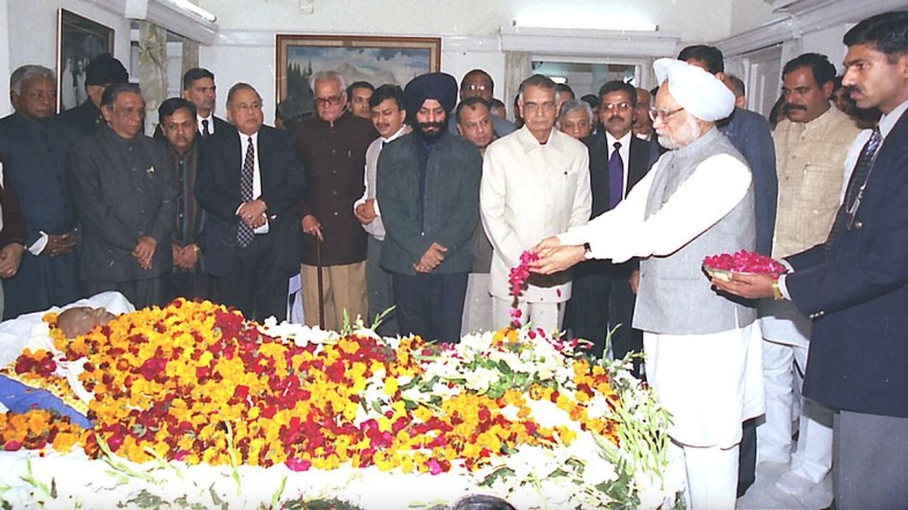 Demand for memorial of PV Narasimha Rao along with Manmohan Singh