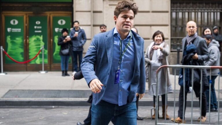 Magnus Carlsen returns to Blitz worlds after FIDE allows jeans