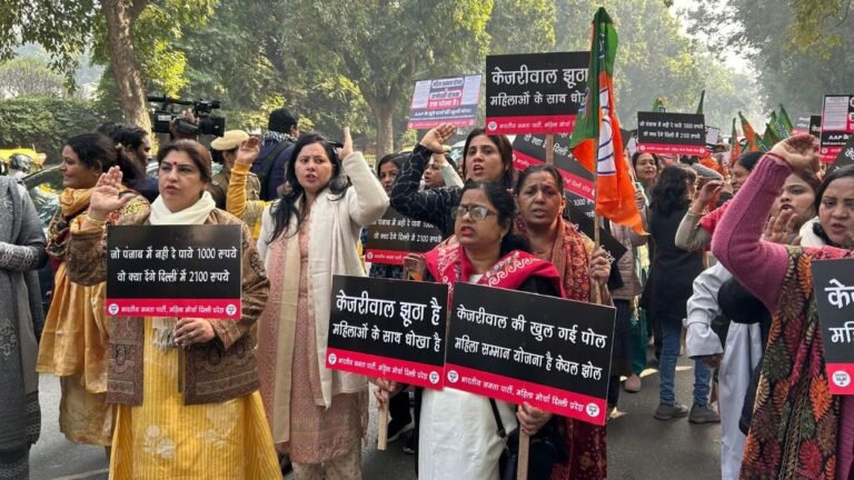 BJP Mahila Morcha protests near Kejriwal’s house over Mahila Samman scheme