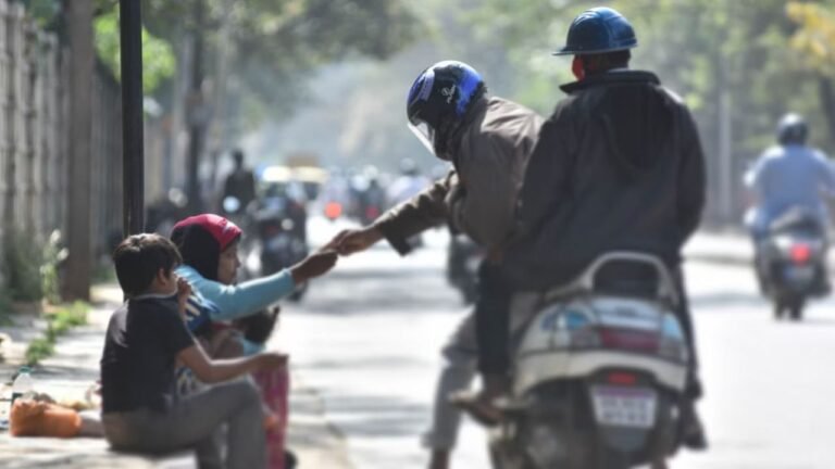 From Jan 1, FIR to be lodged against people giving alms to beggars in Indore