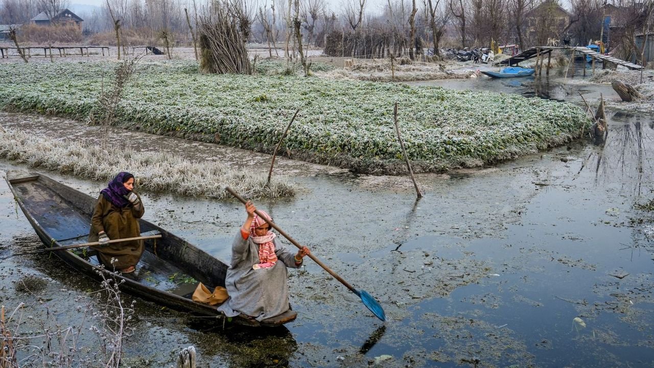 Respite from intense cold wave in Kashmir, mercury rises slightly