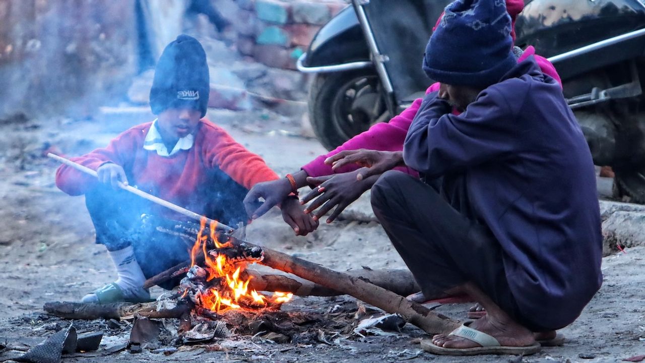 Delhi’s minimum temperature 4.9 degrees C; air quality ‘poor’