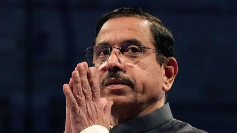 Today’s Cong is ‘duplicate Congress’  led by ‘fake Gandhis’: Pralhad Joshi