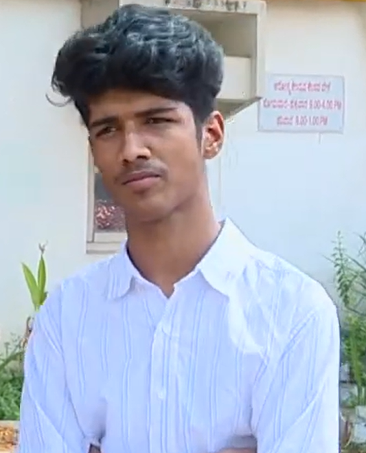 The victim, Vikas (18), an engineering student from Kalaburagi district, was the unfortunate target of this brutal attack.