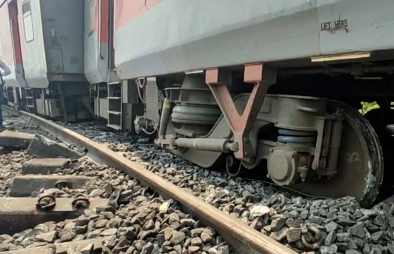 One Killed, Three Injured as Bengaluru-Kamakhya AC Express Derails in Odisha