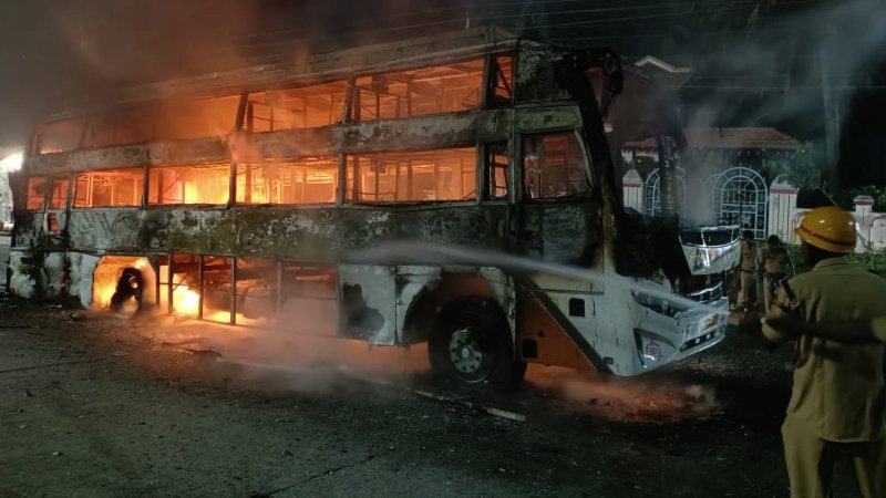 Fire on Wheels: 25 Passengers Safe After Bus Fire on Bangalore-Mangalore Highway
