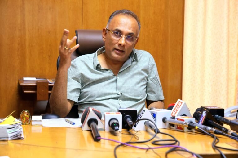 Karnataka| Establishment of Day Care Chemotherapy Centers in 16 District Hospitals: Dinesh Gundu Rao