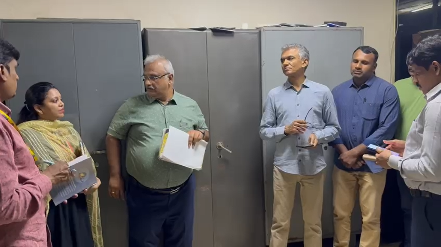 Bengaluru Urban Collector office| "Hang Your Rate List in Front of the Office": Minister Krishna Byre Gowda Slams Corrupt Officials During Surprise Raid
