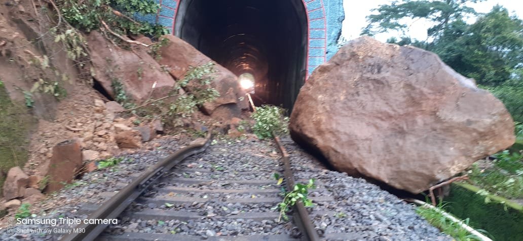 Karnataka: Train Services Disrupted by Boulder Fall Near Yedakumari; Normalcy Restored by Morning
