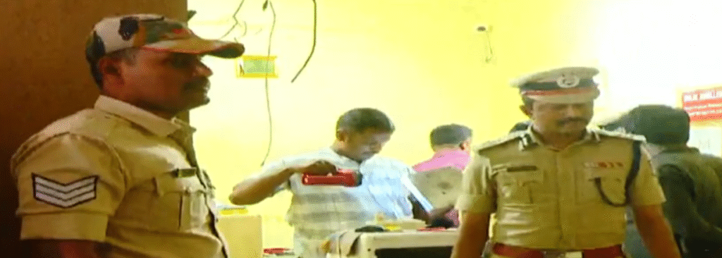 Kalaburagi Daylight Robbery: Armed Gang Loots Jewellery Shop, 2.5 Kg Gold Worth ₹1 Crore Stolen