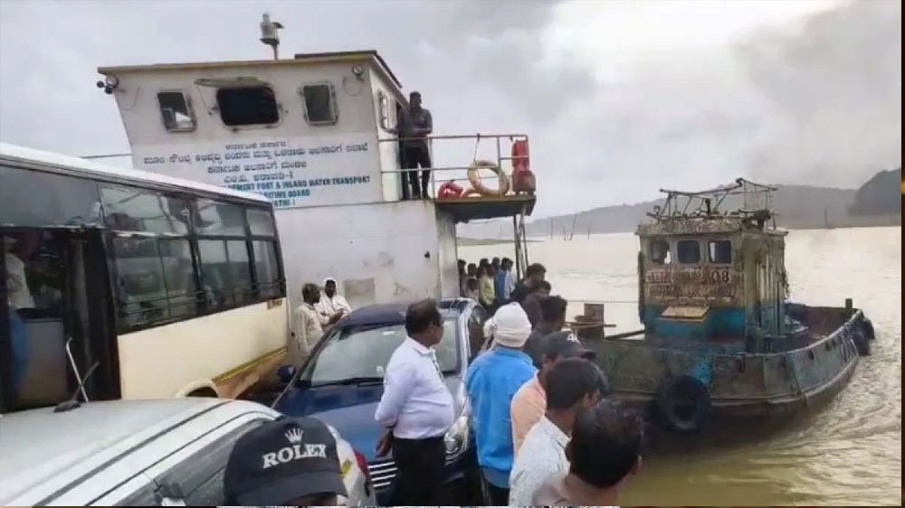 Technical Glitch Halts Sigandur Launch Midway in Sharavathi Backwaters; Passengers Rescued, Major Mishap Averted