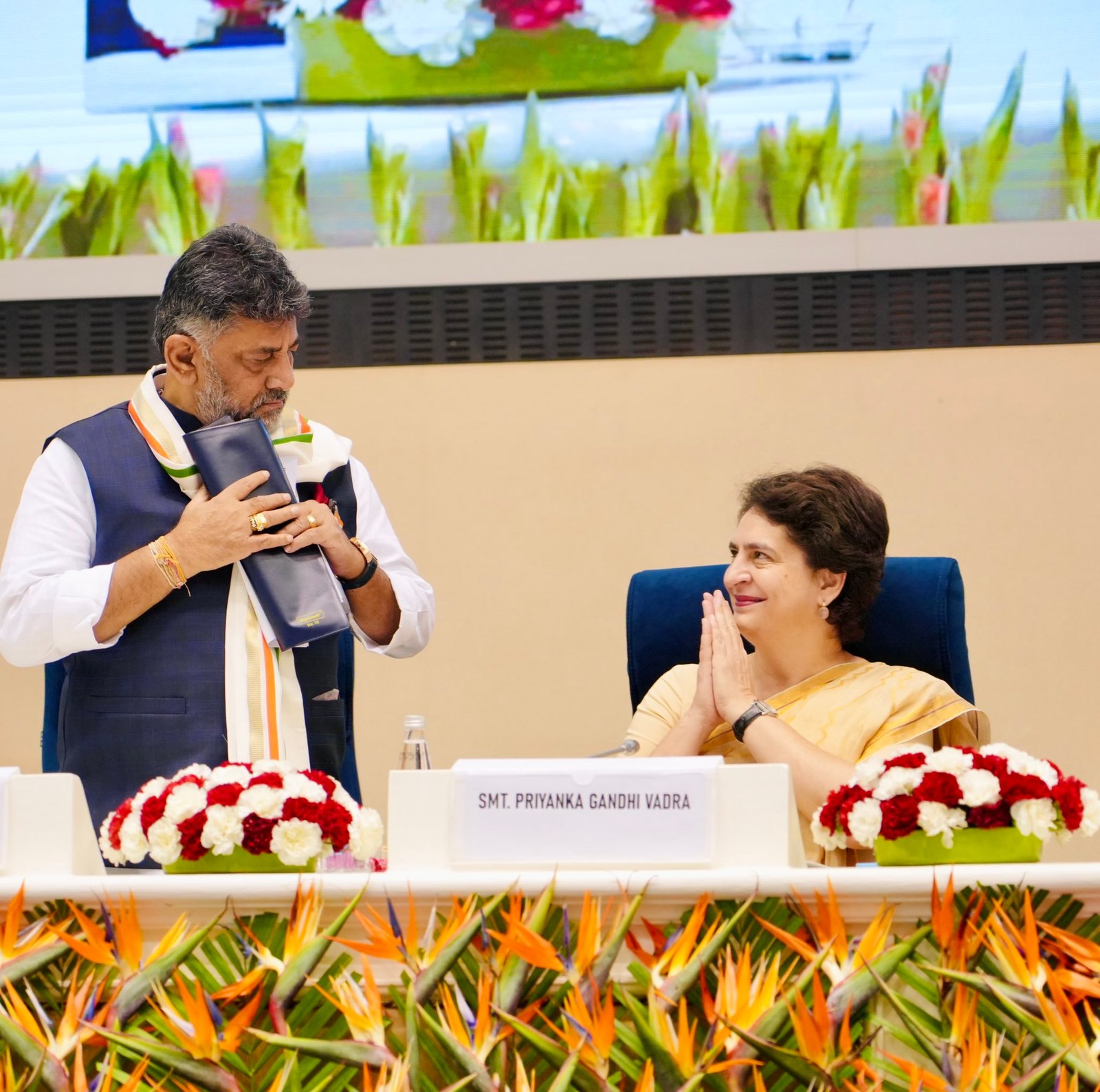 DK Shivakumar’s Delhi Message: Power Must Be Shared, Cites Sonia Gandhi’s Sacrifice Amid CM Race Tensions