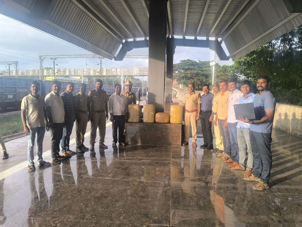 Railway Police Recover 36 Kg Ganja Worth ₹36 Lakh at Ballari Station During Operation 'NARCOS'