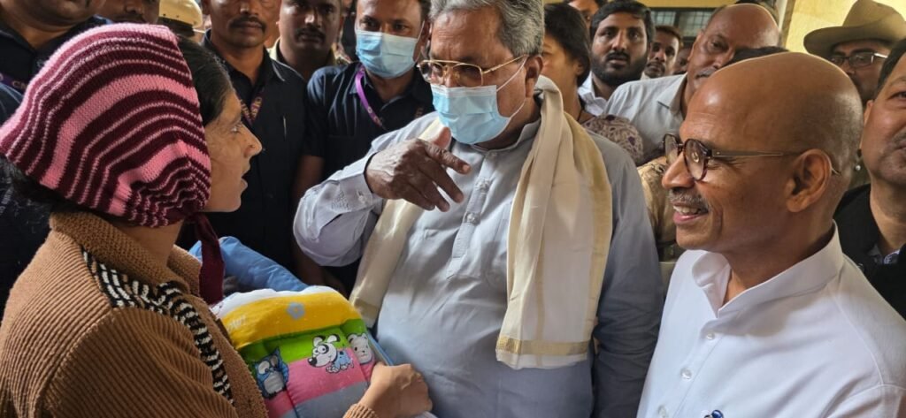 CM Siddaramaiah Pays Surprise Visit to Victoria and Vanivilas Hospitals, Listens to Women Patients’ Grievances