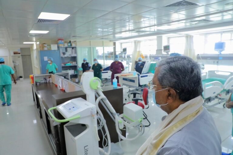 CM Siddaramaiah Pays Surprise Visit to Victoria and Vanivilas Hospitals, Listens to Women Patients’ Grievances