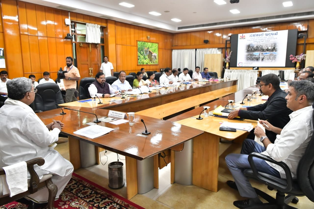 CM Siddaramaiah Reviews Karnataka Cooperative Sector, Orders Faster Farm Loan Disbursal and Action on Loss-Making Societies