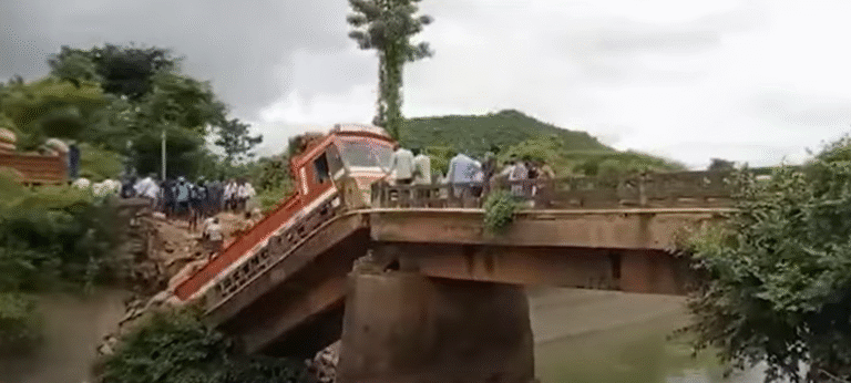 Bridge Collapses Under Paddy-Laden Lorry in Mysuru’s Saragur; Driver and Helpers Escape Unhurt