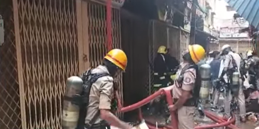 Bengaluru Fire Tragedy: Family of Four and Neighbour Killed in Nagarthapet Plastic Unit Blaze