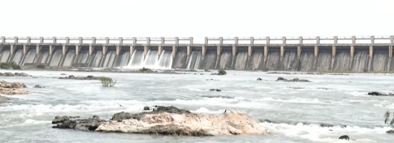 Tungabhadra Dam Crisis: Seven Gates Jammed After Poor Maintenance, Farmers Fear Water Shortage for Second Crop