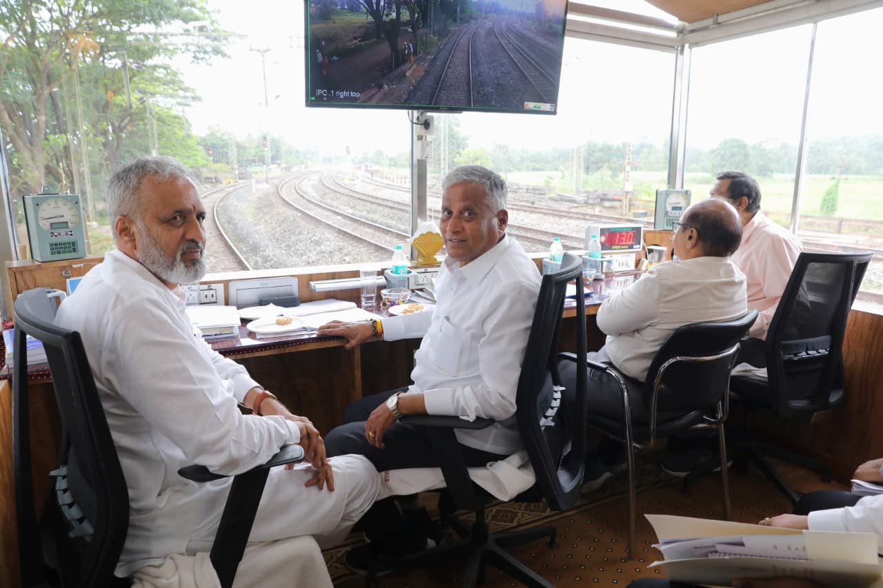 Union Minister V. Somanna Reviews Dharwad–Belagavi Rail Line, Inspects Alnawar and Londa Stations, Assures Action on Passenger Issues