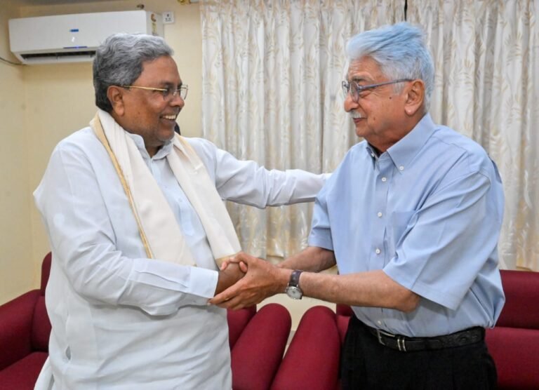 Wipro Founder Chairman Azim Premji with Karnataka Chief Minister Siddaramaiah.