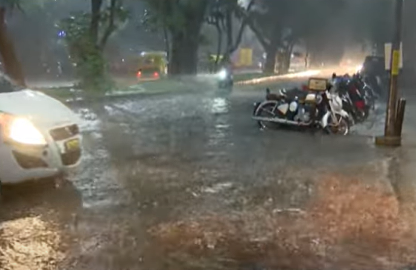 Heavy Rains Lash Bengaluru, Roads Flooded and Potholes Turn Death Traps – BBMP’s Negligence Under Fire