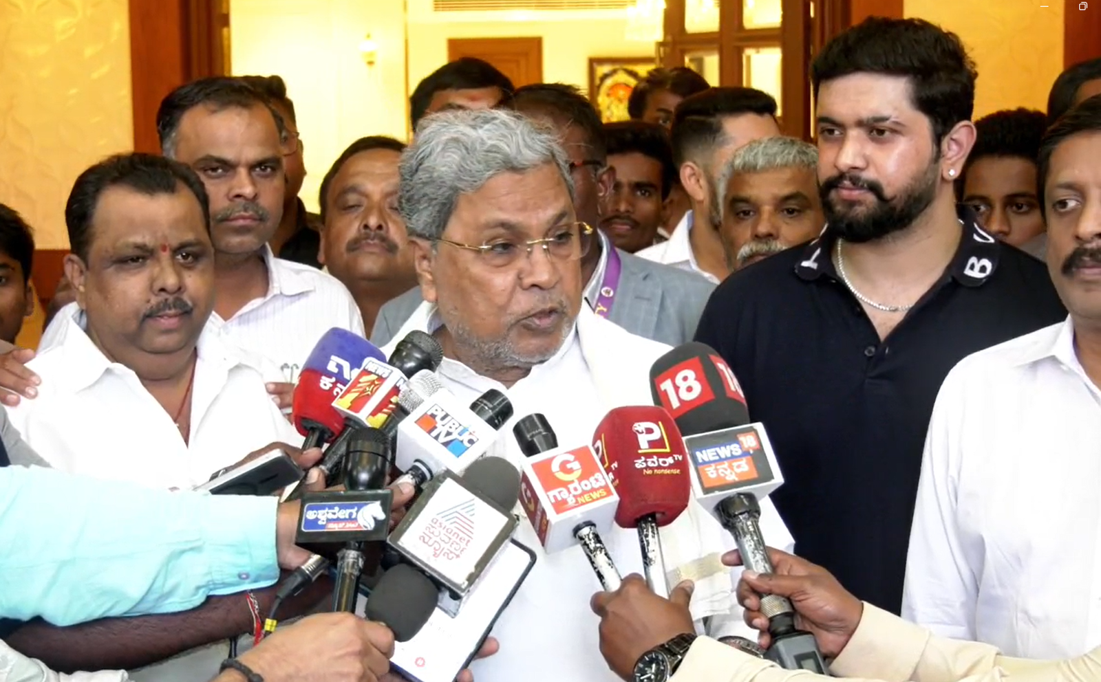 CM Siddaramaiah Warns Civic Commissioners and Engineers of Direct Action Over Recurring Potholes, Debris and Poor Road Maintenance