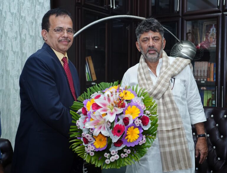 Karnataka Bank ED Raghavendra Srinivas Bhat Meets DyCM D.K. Shivakumar in Bengaluru