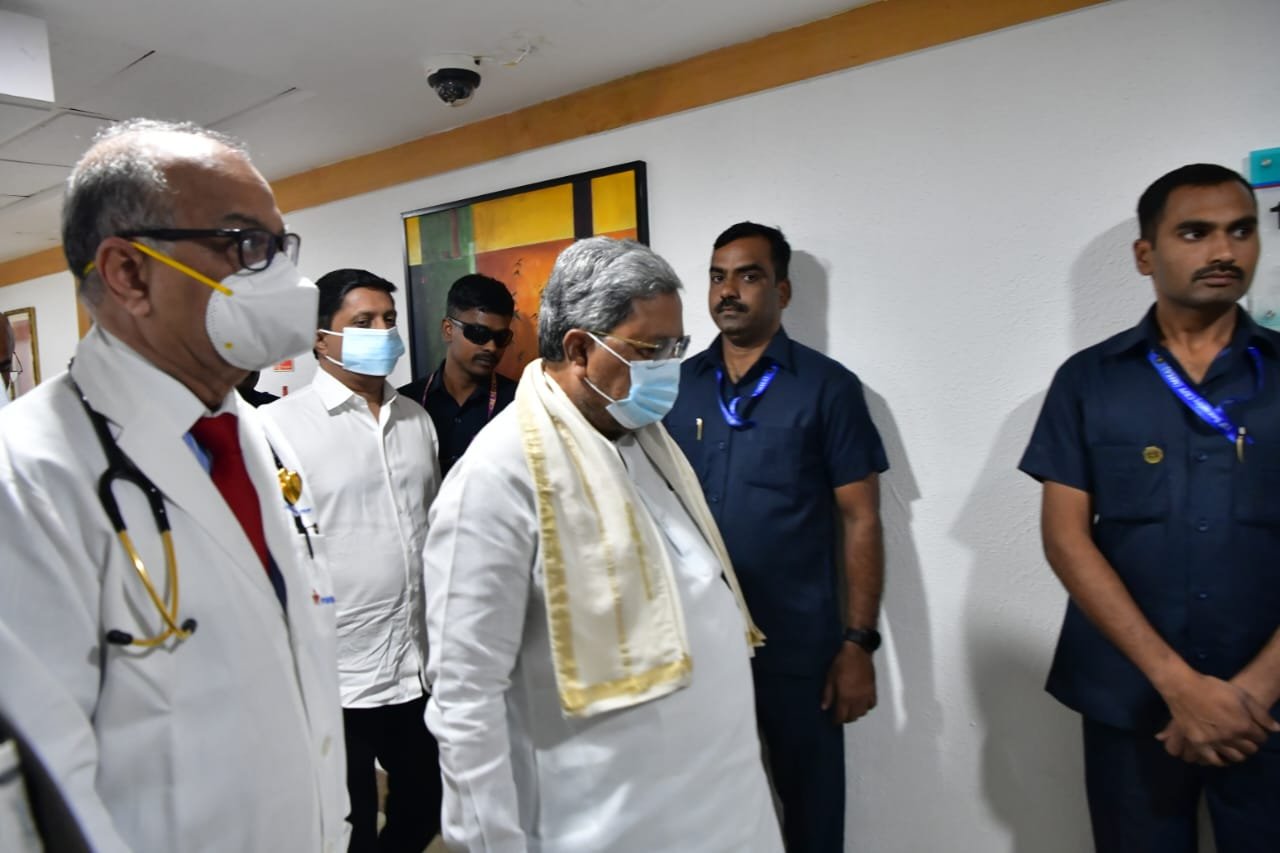 Karnataka Governor Thaawarchand Gehlot Hospitalized with Fever and Back Pain, CM Siddaramaiah Visits Manipal Hospital
