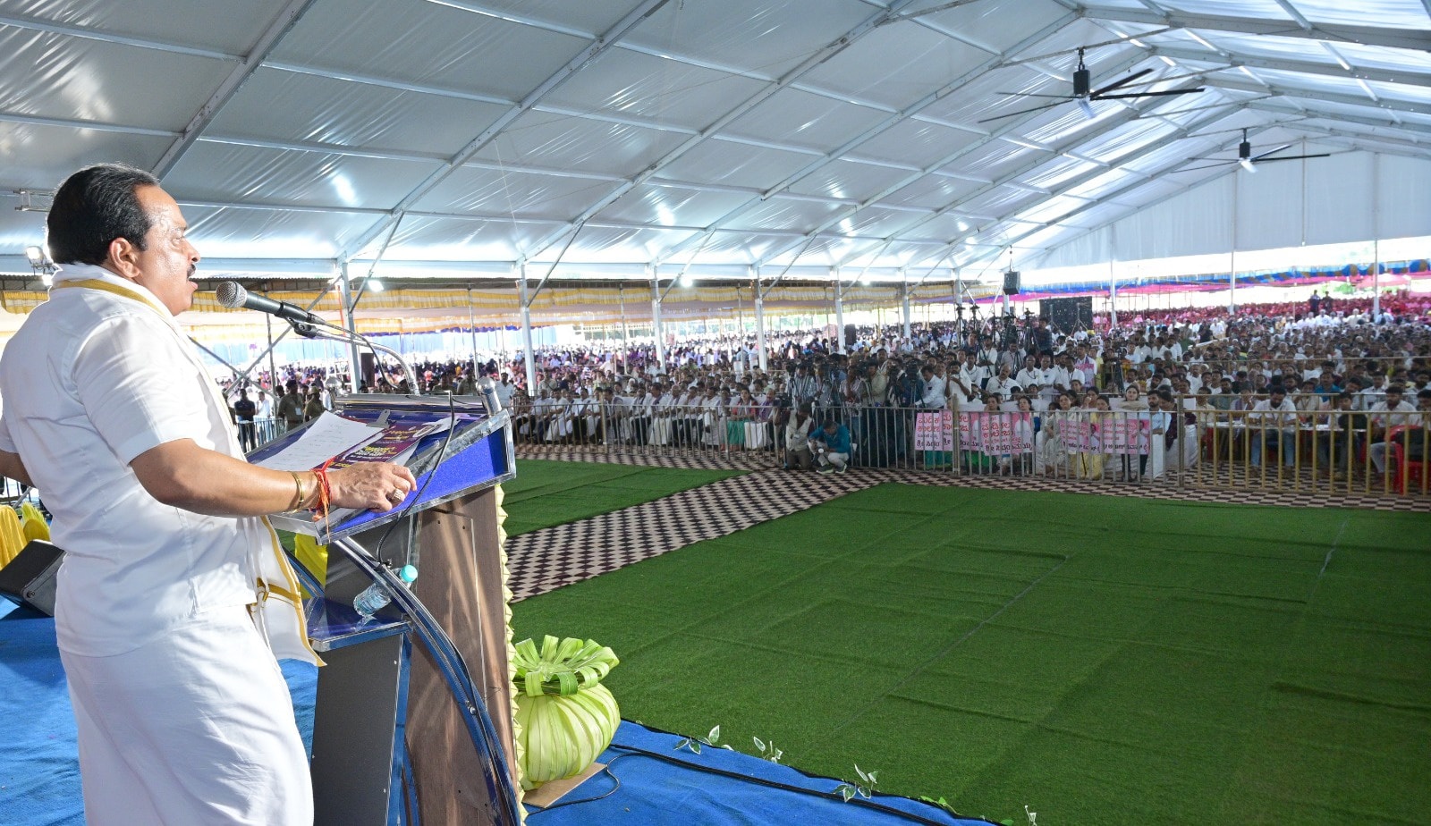 Puttur MLA Ashok Kumar Rai Apologises After Stampede Scare at Diwali Gift Distribution Event, Says Unprecedented Crowd Led to Chaos