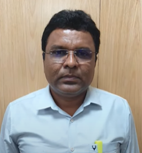 Energy Minister’s OSD Jyothi Prakash Caught Red-Handed by Lokayukta While Accepting ₹1 Lakh Bribe for NOC Clearance