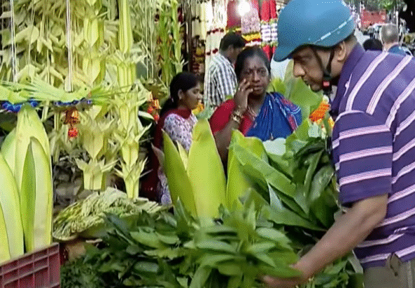 Bengaluru Dazzles in Diwali Spirit — Shoppers Crowd Markets Across the City for Flowers, Décor, and Festive Essentials