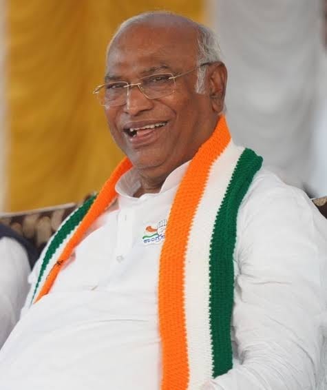 AICC President Mallikarjun Kharge Hospitalized in Bengaluru for Routine Check-up; CM Siddaramaiah Confirms Stable Health