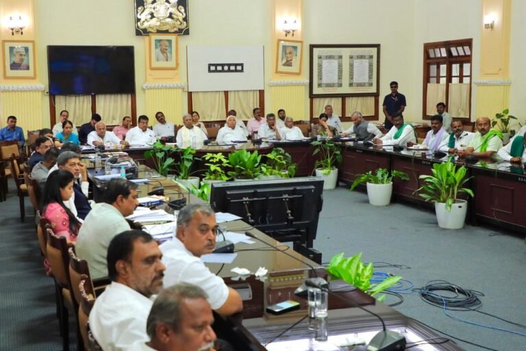 Seven Hours, ₹100 Gain — Karnataka Sugarcane Farmers Call Govt’s Offer “Too Little, Too Late”