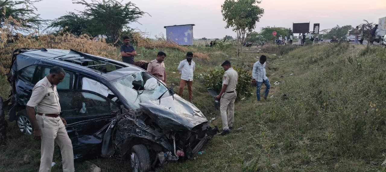 IAS Officer Mahantesh Bilagi Dies in Horrific Car Crash on Kalaburagi–Vijayapura Highway; Overspeeding Suspected