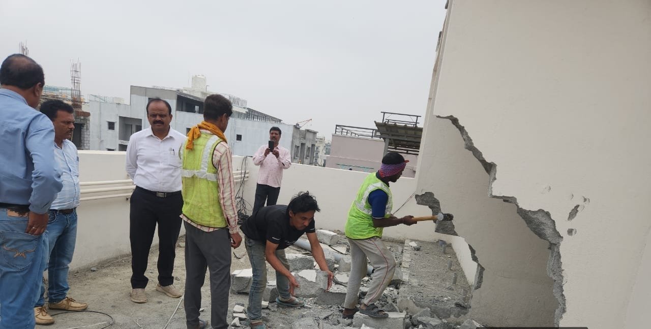 Hoodi Crackdown: Bengaluru East City Corporation Begins Demolition of Unauthorized Floors Built Against Approved Building Plans